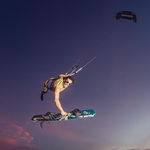 Upcycled kite pouch —> Repurposing kites for the goods🔥 - Picture 7 of 7